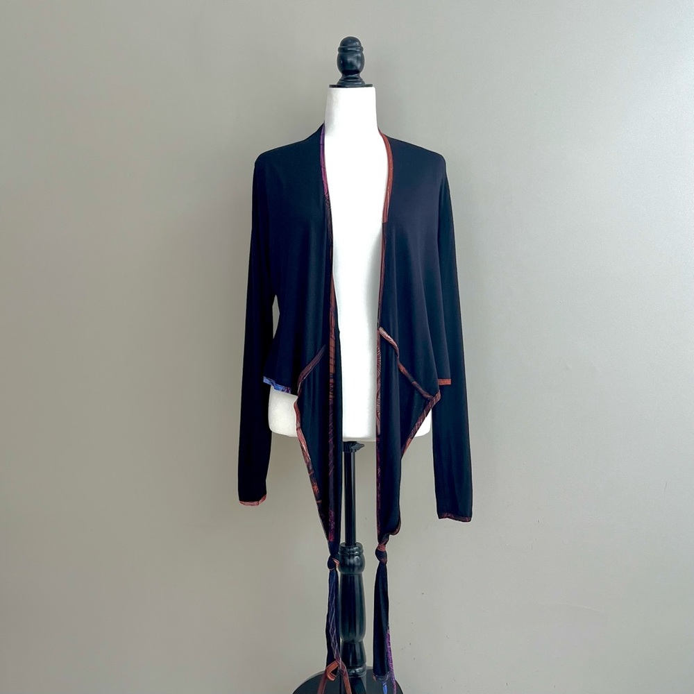 MADO et les Autres versatile cardigan